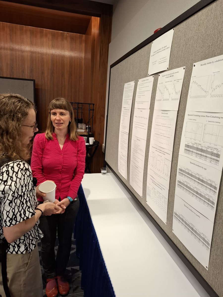 Last week I presented my research at #PAA. I was a first time attendee &amp; I really enjoyed it a lot! Demographers are cool people, way cooler than economists 😎😁 There was even a karaoke during the first evening &amp; people sang (well)! 😁👏🏼 Photo credit: good old <a href="/AndreasShrugged/">Andreas Backhaus</a>