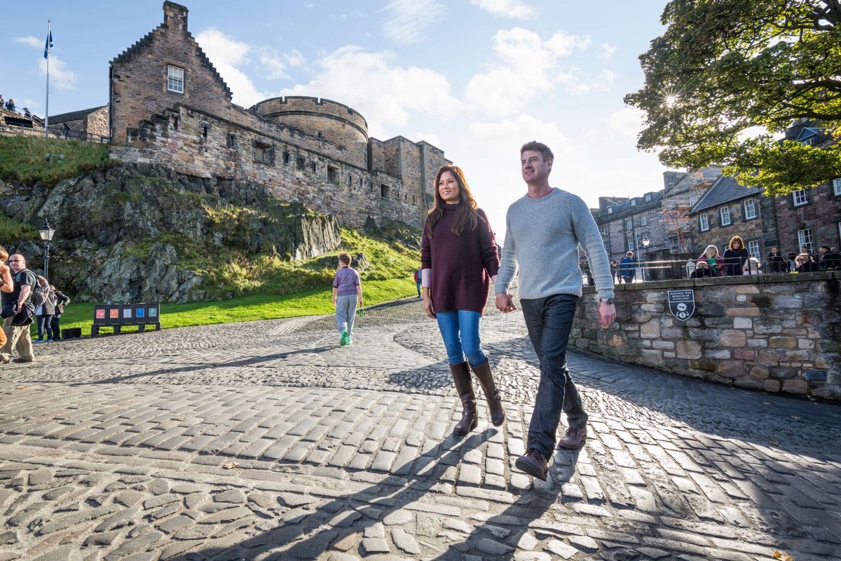 Q3 Now that we've moved to our spring/summer opening hours, there's an extra hour to explore the castle! 🏰

#ScotlandHour