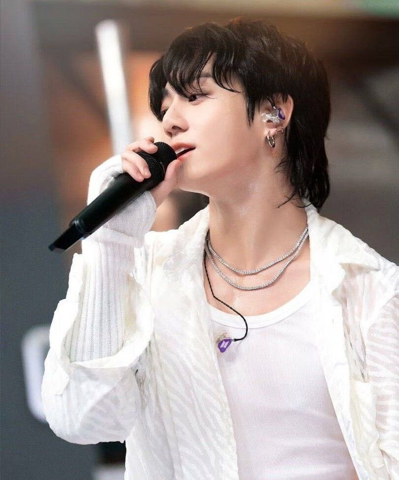 @AmalihusenRuum @JKs_FlowerGirl #jungkookbts - Jungkook is the magical vocals behind the success of Bts … his stage presence and stability makes him A Musical genius 💜💜💜💜 we love you Jk 💕💕💕💕