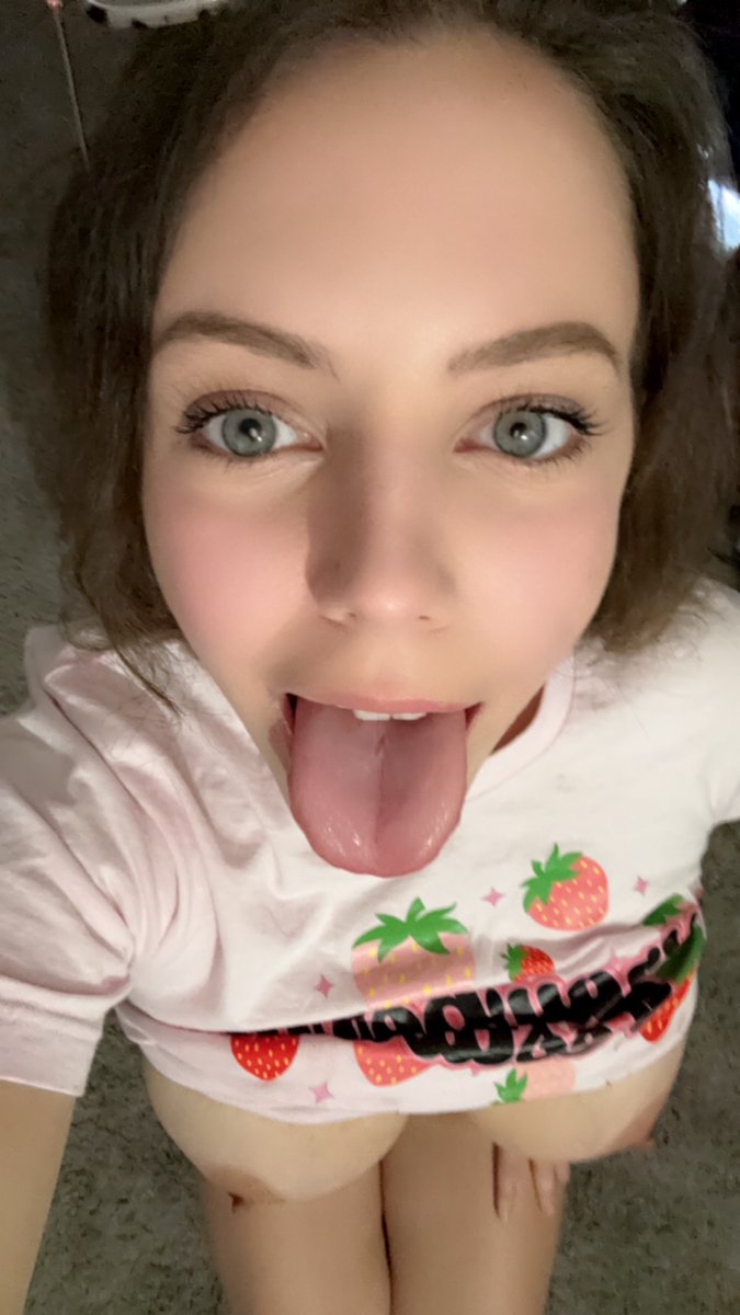 ChloeEllaaa__'s tweet photo. I’m in position and ready to take your big load to my face. 🥵 https://t.co/Wer4RjYwUx
