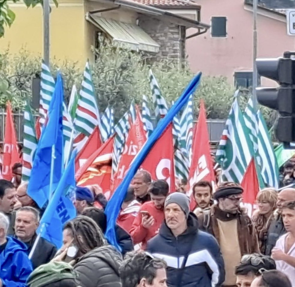 sichei_rlst_fi's tweet photo. #Carrara #distretto #lapideo #ApuoVersiliese #DignitaLavoro #SicurezzaLavoro mai offendere i lavoratori! MAI !!! https://t.co/uzTemCAdEC