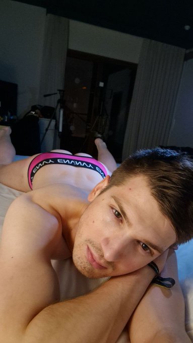 Je n'attends plus que toi, tu viens me rejoindre dans le lit? 😇 J'ai besoin de compagnie https://t.c<a href="/tag/advertising"class="tags"><span>#advertising</span></a>