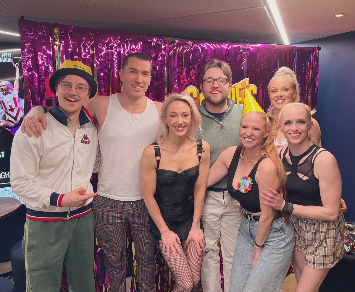 I had the most crazy, incredible, & hysterical time at Sophie’s Surprise 29th this evening @ubsoho - a show that blends classic and modern circus, along with cabaret acts, I grinned from ear to ear throughout, and it will have you dancing in your seat all night! 🎈🎉🎁