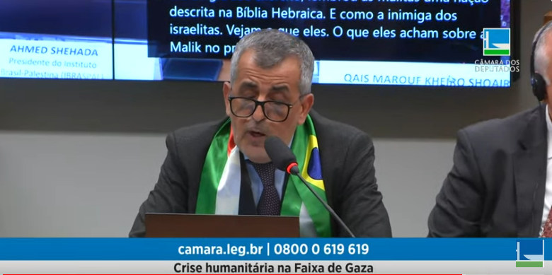 Neste momento, Ahmed Shehada, presidente do Instituto Brasil-Palestina, criminaliza a fé judaica

Está lendo trechos distorcidos da Torá - antigo testamento da Bíblia - e dizendo que judeus agem com violência por causa deles  

Isso é intolerância religiosa