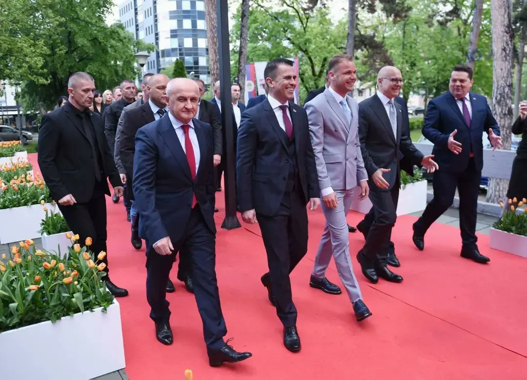 socijalisti1's tweet photo. Свечана академија поводом обиљежавања Дана града Бањалука. 
Ивици Дачићу Кључ града и Повеља "Почасни грађанин Бање Луке" на иницијативу Градског одбора СП Бањалука.
#socijalisti #banjaluka #ivicadacic https://t.co/SW33IRz7Ds