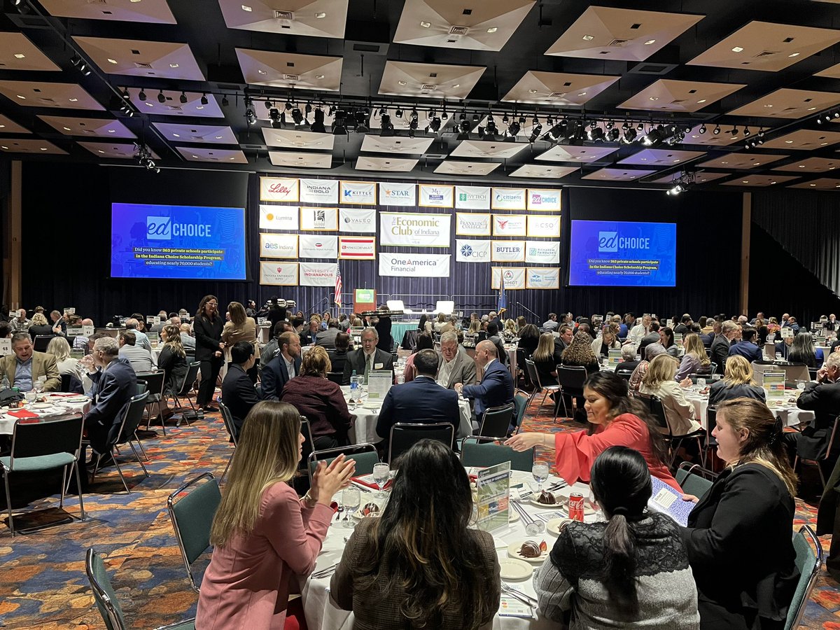 wolfe1dlw's tweet photo. Proud to be a Gold Sponsor for the Indiana Economic Club luncheon with featured speaker Jennifer Rumsey, CEO of Cummins Inc. Happy to have Cummins IT leadership at our table too! #IworkforDell @DellTech https://t.co/MjyP11DRjC
