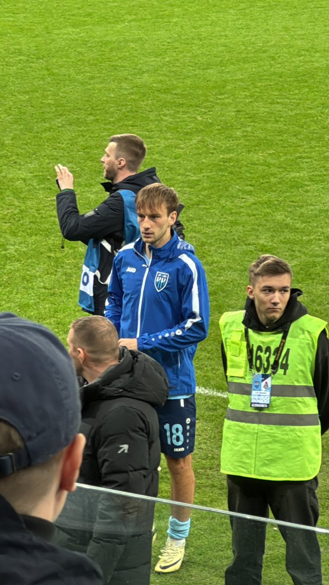 ему как будто пять лет