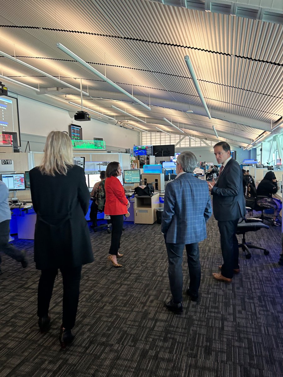 After working on the 2020 ESER Bond, it’s gratifying to tour the new @SF_emergency 911 Call Center (completed on time & on budget) and hear how the facilities have improved dispatchers’ work life. These bonds matter! Big props to @SFDEM_MEC & team.