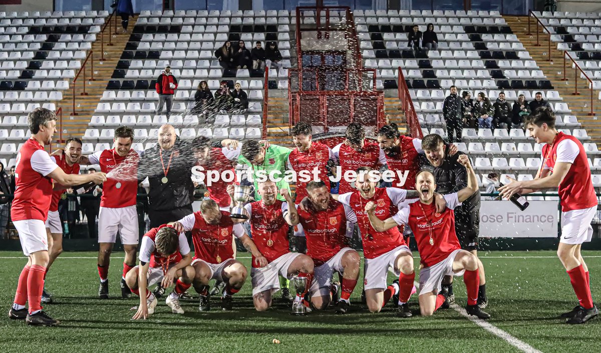 St Peter C put in a brilliant performance and survived a late St Ouen C fight back to win 3-2 and lift the Dog Club Challenge Cup tonight! 👏🏼 A big thanks to The Oxford Pub - Free House for sponsoring our coverage of the game! 🤝 More snaps soon!! Well played lads! 📸