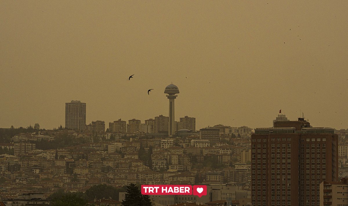 trthaber's tweet photo. ⚠️ Ankara Valiliği uyardı: Kuzey Afrika kaynaklı toz taşınımı, cuma günü gece saatlerine kadar etkili olacak.

https://t.co/Q83IDI9X4g https://t.co/PMWw2proAi