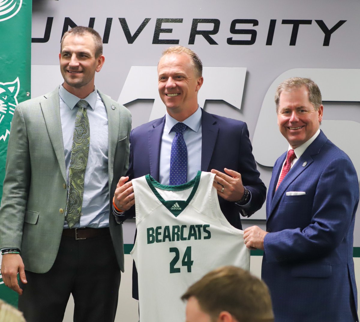 Listen to new <a href="/NWBearcatMBB/">Bearcat Basketball</a> head coach Matt Keeley's introductory news conference, as well as breakout interviews with Coach Keeley and AD Andy Peterson on Bearcat Rewind here:
🎧Spotify bit.ly/3JA7xlo
🎧Apple Podcasts bit.ly/3Uga8pl
🎧Bearcat Public Media app