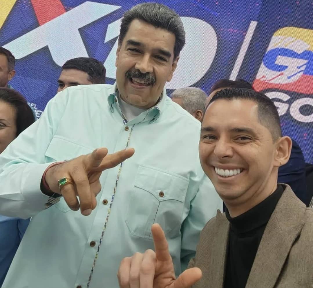 Agradezco al Comandante @WcastroPsuv por su dedicación como padrino del Estado Mérida durante este tiempo y doy la bienvenida al nuevo padrino, joven merideño y Ministro @MervinMaldonad0. Vamos junto a nuestro gobernador @JEHYSONGUZMAN avanzando con el Presidente @NicolasMaduro.