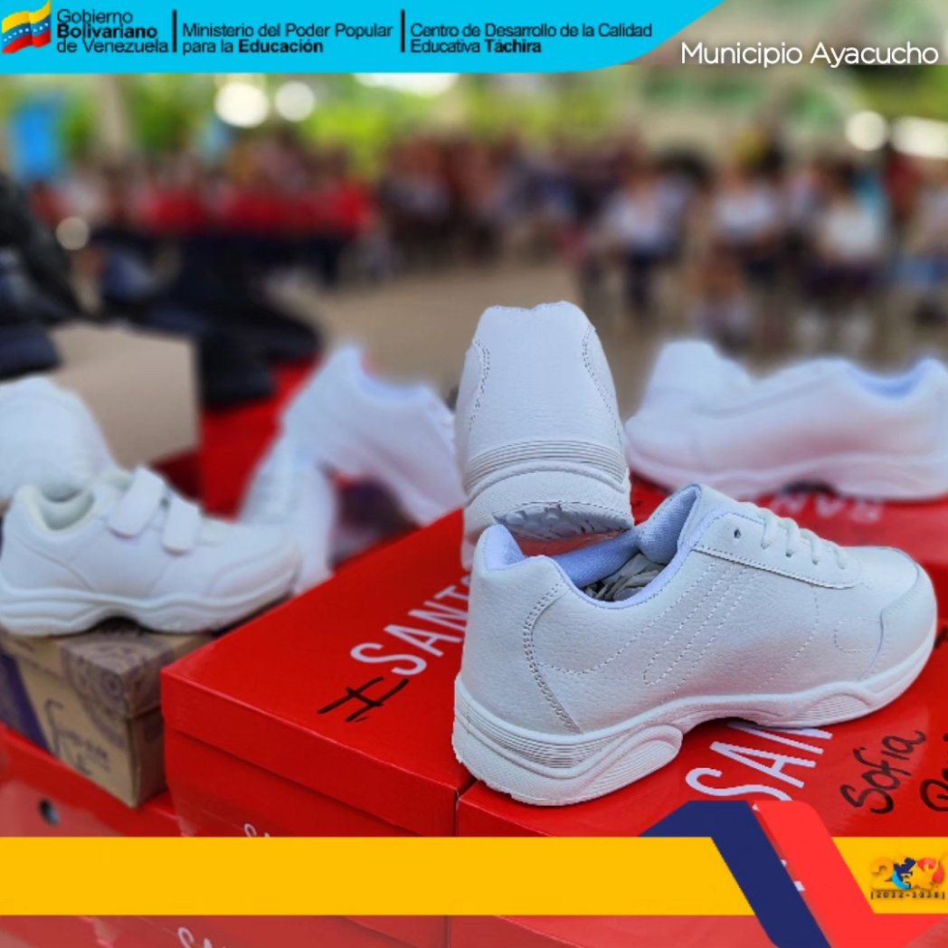 En el plan de modificación de eponimo... cumpliendo con las políticas educativas, se dotan de calzado los estudiantes que celebran con alegría en la EN prof. Marina García de Méndez 🌴🇻🇪❤️#AyacuchoPotenciaEducativa