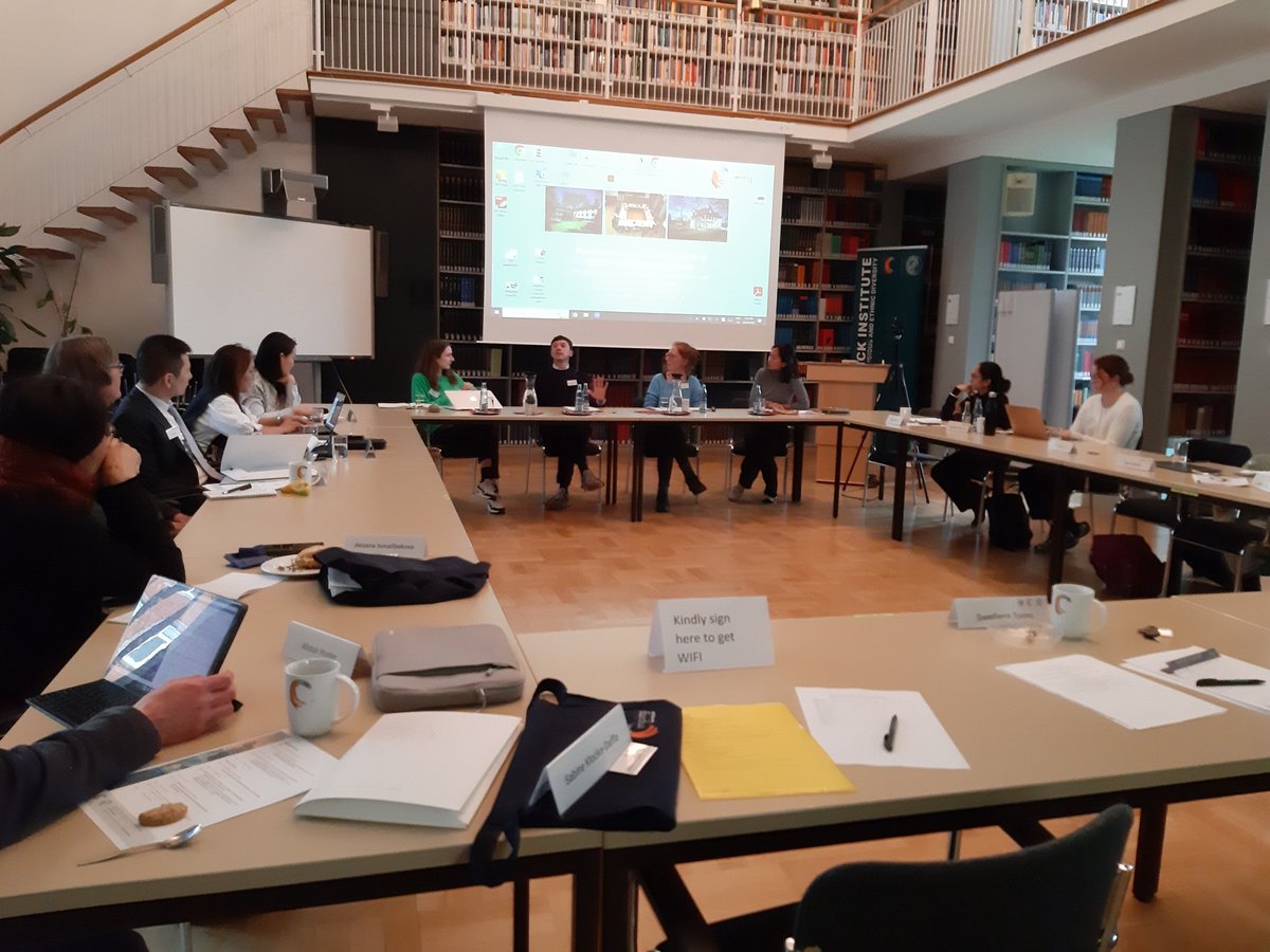 Our first roundtable discussion during the @agemig_MPI workshop on #transnational social protection addressing questions of who offers #protection to people in #displacement, #deservingness, and #age differences in accessing different types of #care.