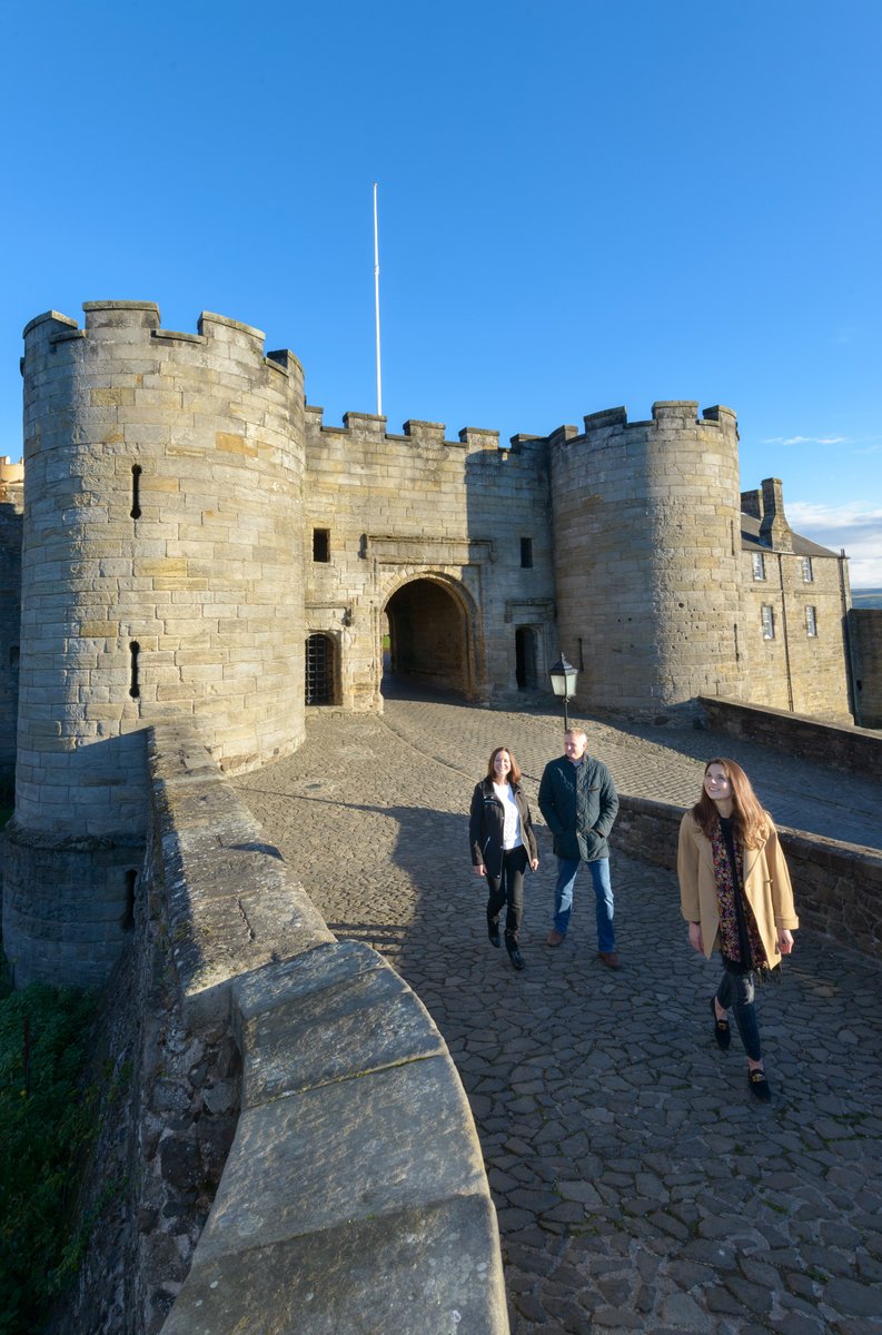 Q4 A weekend castle trip is always good fun! We do get very busy leading up to Summer though, so remember to book your tickets in advance 👇 ow.ly/cQYR50RhWg3 #ScotlandHour