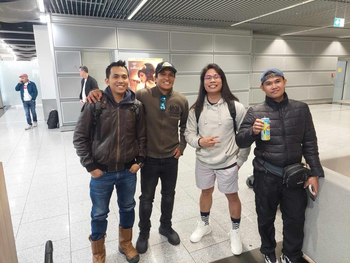 There’s a time to come and a there's a time to go....

And for William, Wilfredo, Carlo and Nichol, vacation starts now.

They'll soon be back together with their family and friends to enjoy some quality time!❤️

#familytime #Germany #Dusseldorf #AXXAZmarine #inlandshipping