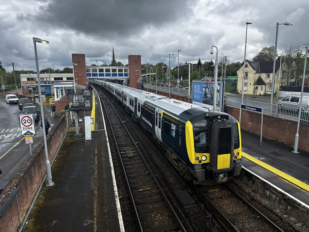 450097 with 450086 departing Wokingham on 22nd April 2024