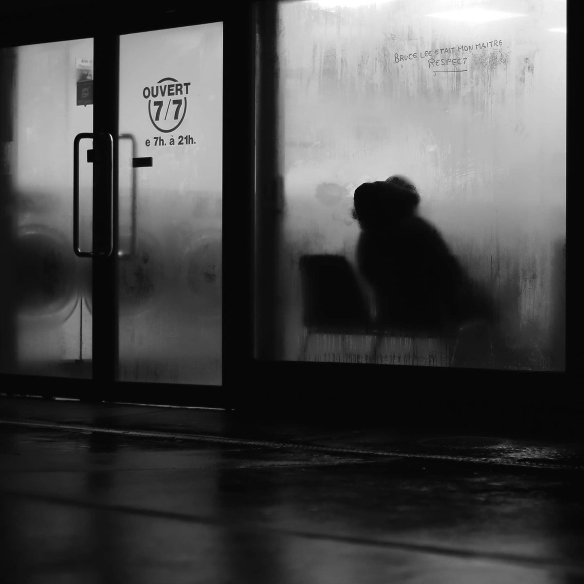 Behind the foggy window 
#streetphotography #street #blackandwhite #Paris #pascalcolin #canon #50mm