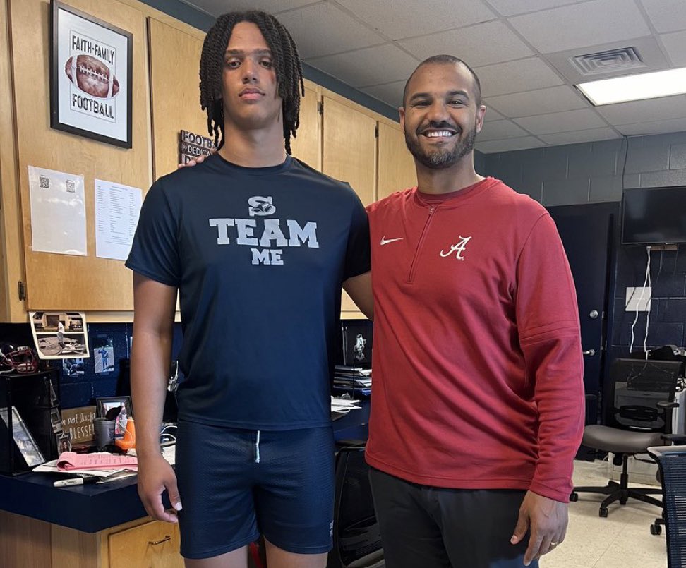 (VIP) Intriguing ‘25 Killeen (TX) prospect recaps school visit with Christian Robinson, talks #Alabama staff + more

‘They seem to really interact and take care of the players …’

🗞️ bit.ly/3w8QBPN