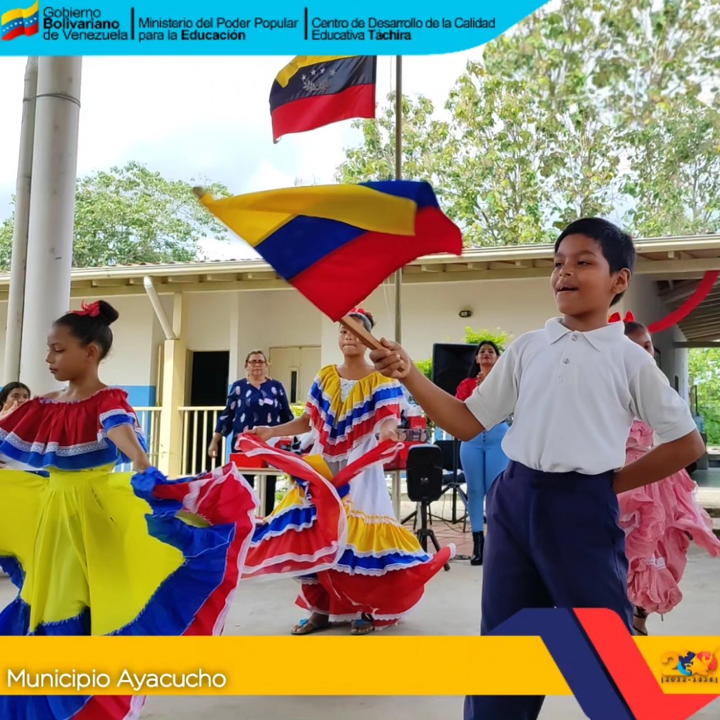 En el plan de modificación de eponimo... cumpliendo con las políticas educativas, se dotan de calzado los estudiantes que celebran con alegría en la EN prof. Marina García de Méndez 🌴🇻🇪❤️#AyacuchoPotenciaEducativa