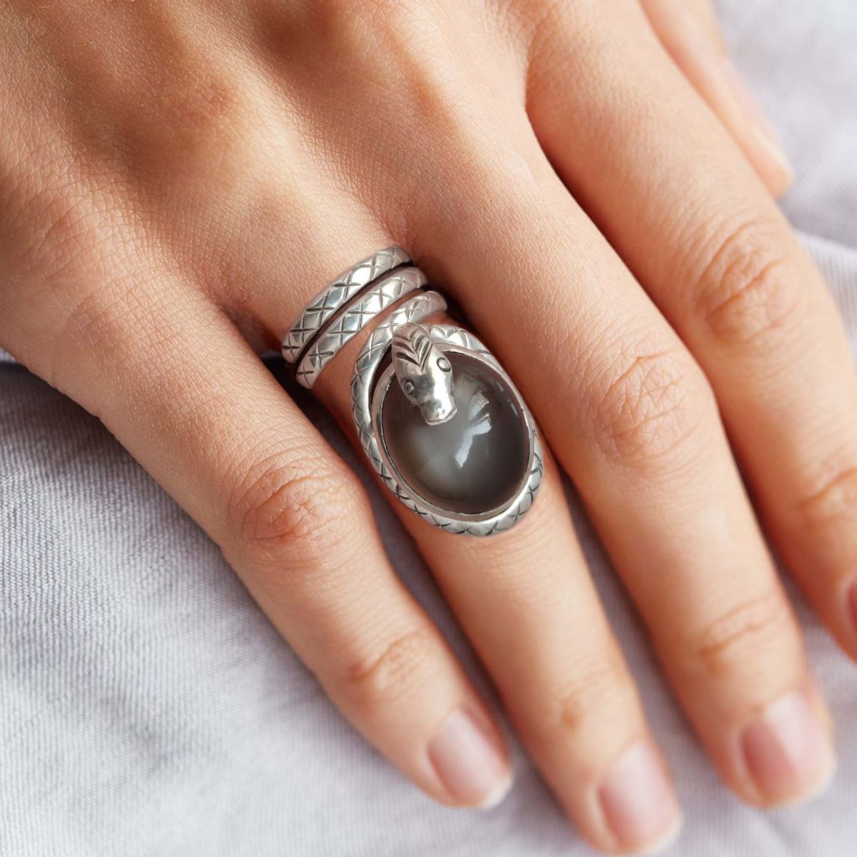 SoChicFinds's tweet image. sochicfinds.com/products/state…
Large Grey Moonstone 925 Silver Spiral Snake Huge Ring #LargeStoneRing #MoonstoneRing #925SilverRing #SnakeRing #HugeRing