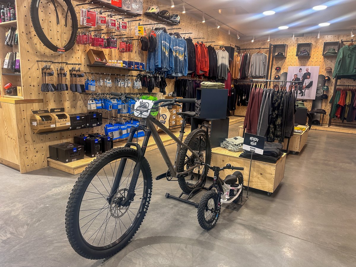📷📷 Elevate Your Ride at the Commencal Bike Shop! 📷📷 #NevisRange #FortWilliam #LiveYourAdventure nevisrange.co.uk Check it out: nevisrange.co.uk/retail/commenc…