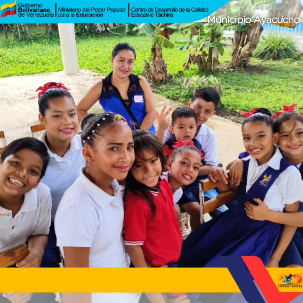 En el plan de modificación de eponimo...  los estudiantes que celebran con alegría en la EN prof. Marina García de Méndez 🌴🇻🇪❤️#AyacuchoPotenciaEducativa