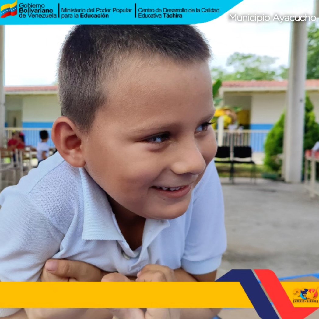 En el plan de modificación de eponimo...  los estudiantes que celebran con alegría en la EN prof. Marina García de Méndez 🌴🇻🇪❤️#AyacuchoPotenciaEducativa