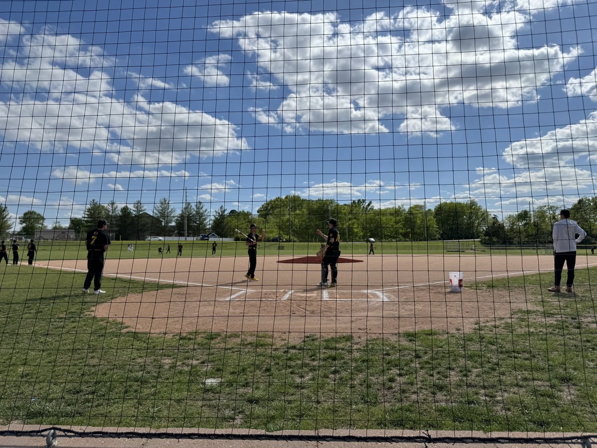 We’re on hand at Oakville for a matchup between the Tigers and Seckman. 

First pitch is set for 4:15 PM.