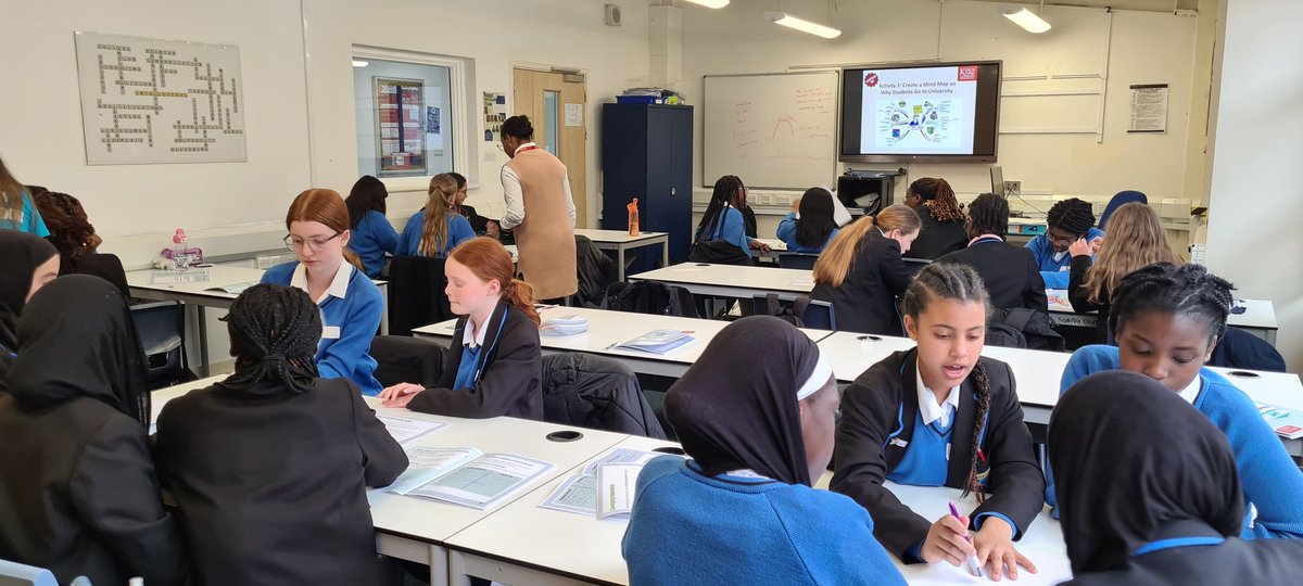 Fantastic day with <a href="/KCLWP/">kclwp</a> working with <a href="/HarrisGirlsED/">HarrisDulwichGirls</a> year 7 King's Scholars. Thanks to all involved in setting up the event.