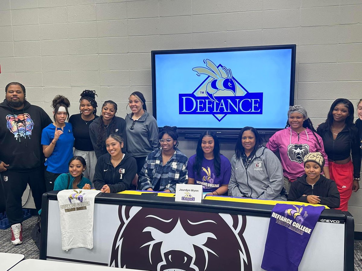 Congratulations🏀 to Jourdyn Wynn of @lchsbears for committing to continuing her academic &amp; athletic career at Defiance College! <a href="/defiancecollege/">Defiance College</a> 
#LTpride #LTgrad24 #GoBears🐻