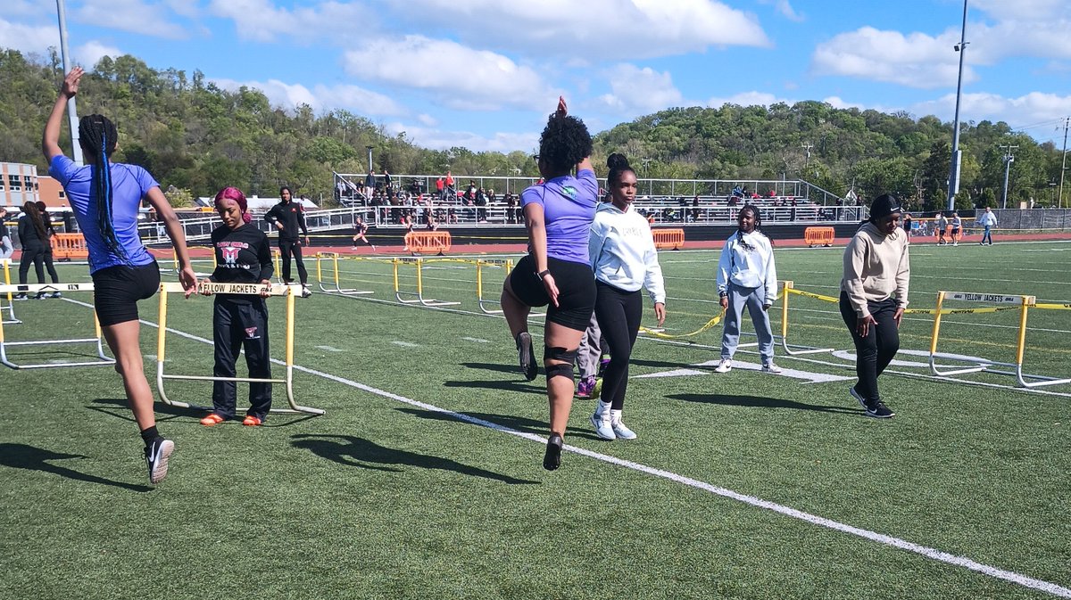 Stretches and Drills

"It's a great day for track and field". 

WerkDontStop!
