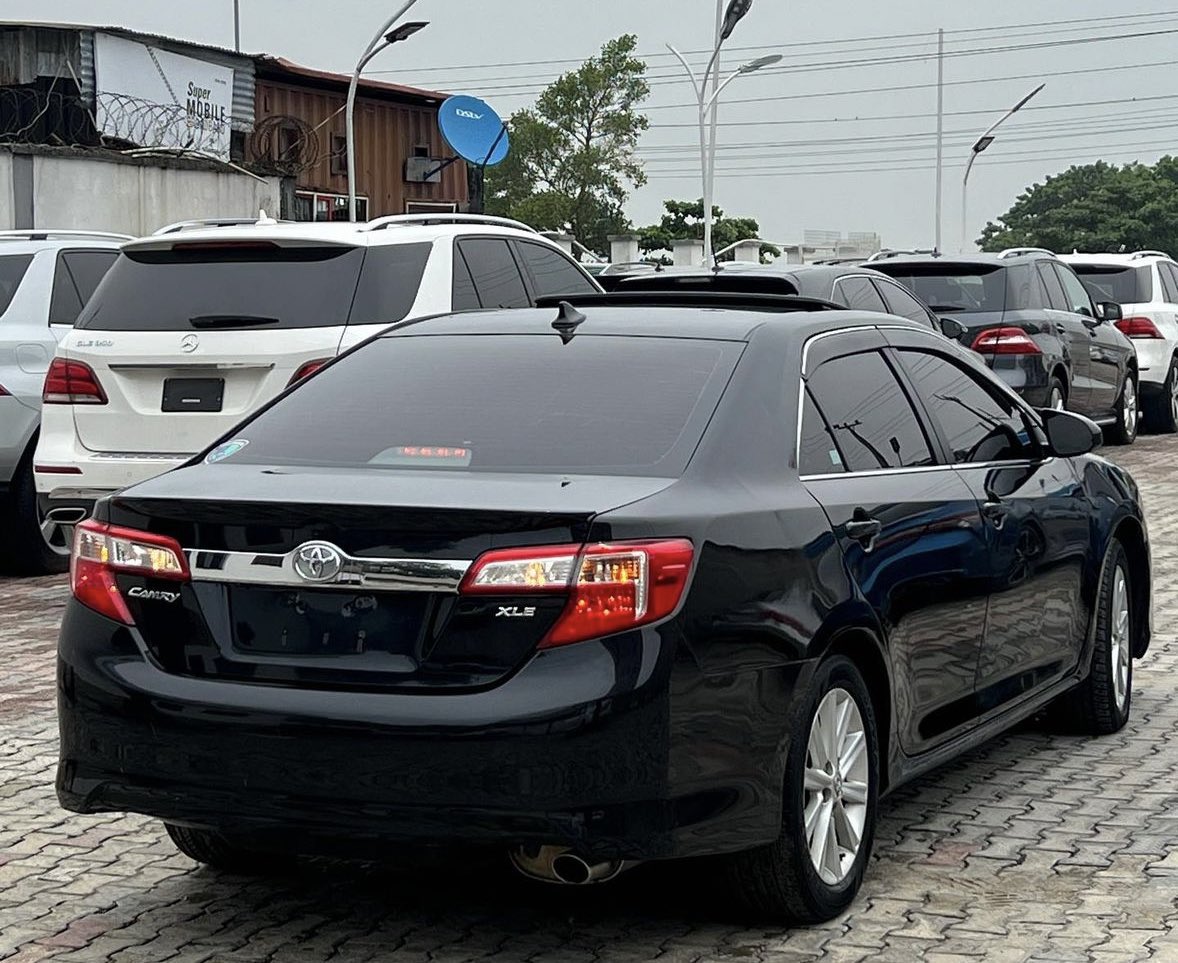 Foreign used 2012 Toyota Camry XLE now available -Black on cream interior -Thumbstart -Reverse camera -Bluetooth -Custom duty fully paid Contact for details 📥 Send a DM