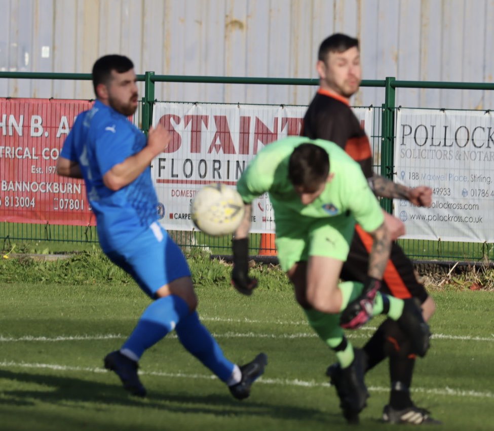 Action from this evening’s Premier Division match: Milton 1 Doune Castle 0 🧡🖤🏰🖤🧡 @ScotAmFA @DreweryEmma @Normansalmoni @Joinery71 @sportstherapysc @RGGRoofing @scotfootfixs @CaledonianAFA @OnlySportLTD1