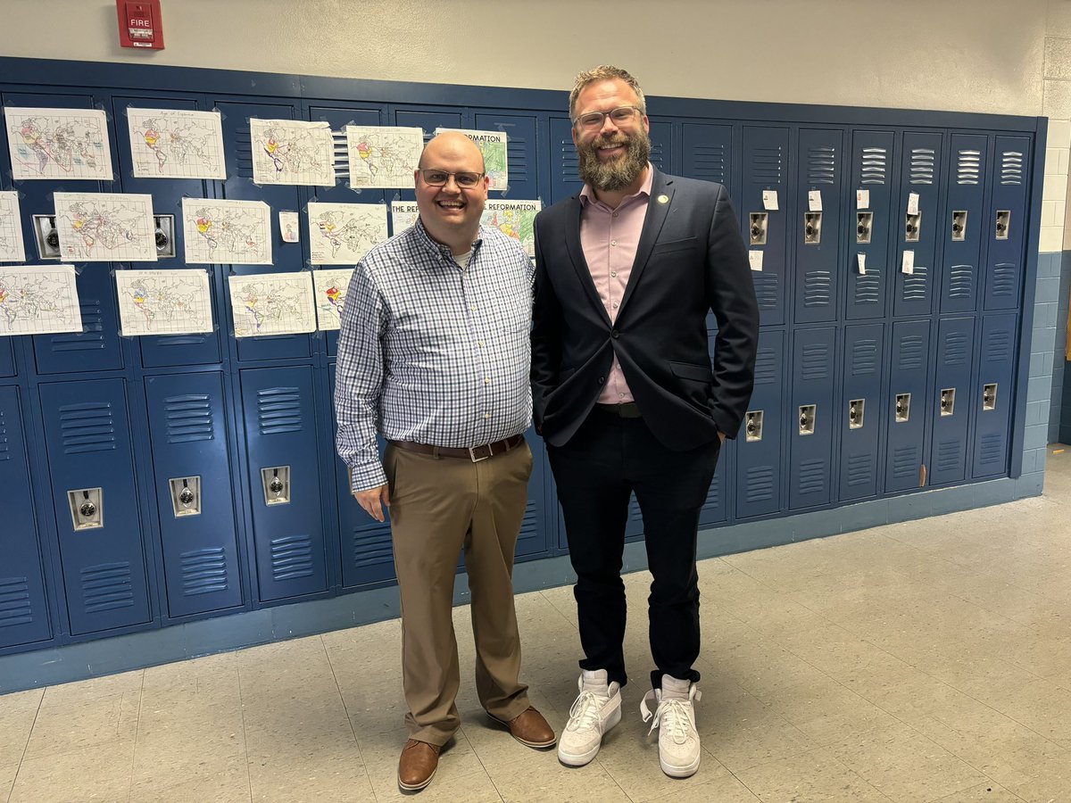 DrJKMitchell's tweet photo. Today I had the privilege of welcoming Kevin Dailey to my classroom. He is a friend, an incredible 8th grade social studies teacher, and the 2024 Kentucky Teacher of the Year. Thanks for coming down and spending the afternoon with us in Simpson County! https://t.co/0GluXQgH9g