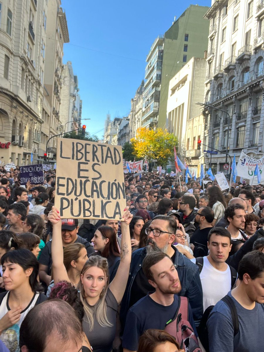 In response to the budget cuts of the Mil3i government, a huge and inspiring mobilization in Buenos Aires – more than 800 thousand people – in defense of public, free, and quality education. We will resist