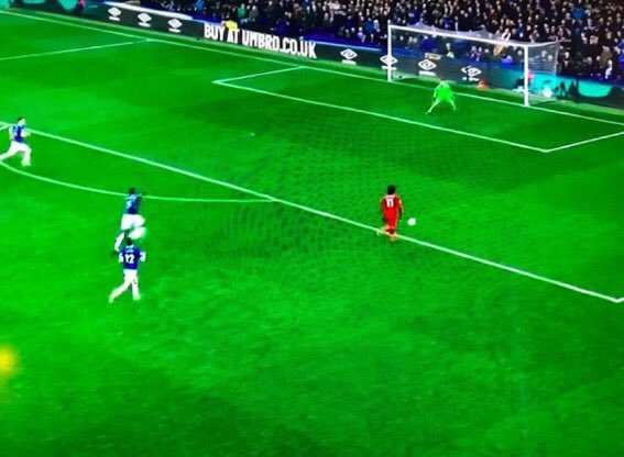 Spictcular's tweet photo. ليش مصدومين من صلاح؟ مب اول مرة يتشرمط قدام ايفرتون https://t.co/GMvr5Myfpk