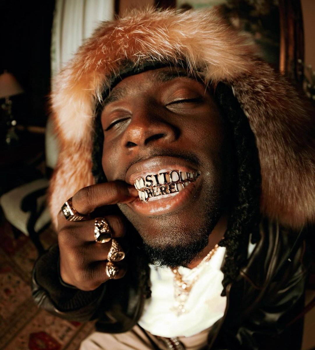 Kai Cenat posted some new pictures on IG with his Streaming Trophies and official Flight Trading cards 😭