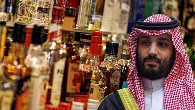 📍 Suudi Arabistan'da reformlar devam ediyor:

Ülkenin ilk içki satış mağazası Riyad'da açıldı,  gece 1'e kadar açık olacağı öğrenildi.