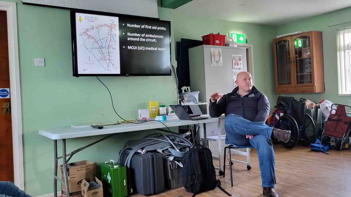 SJAColeraine's tweet photo. #TuesdayTraining
We were delighted to have Jason Rosborough from MCUI medical team join us last night to help in our preparation for a busy road racing season 🏍️ 🚑

#sjacoleraine #mysjaday #cpd #NW200 #Cookstown100 #bikes #MCUI #paramedic #teamwork https://t.co/lSzVeL3Cwz