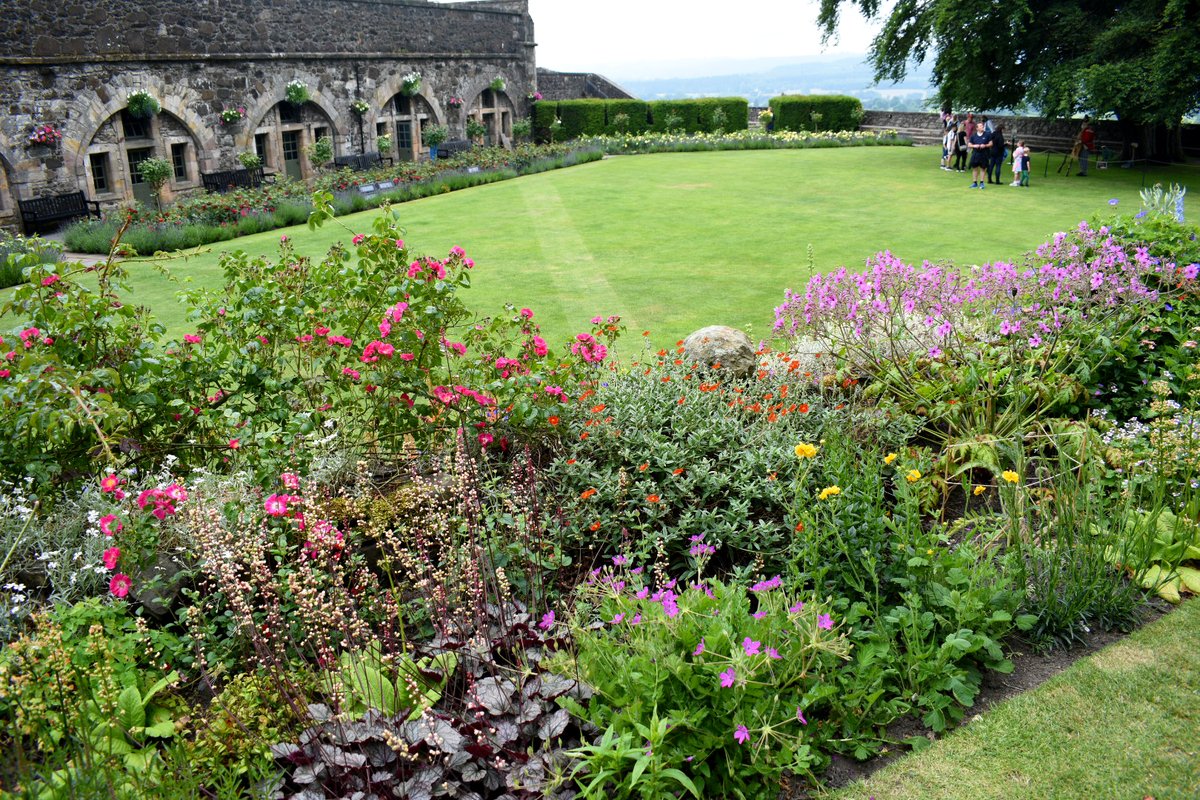 Q6 We love Stirling in Spring! 😍🌷 Share your fave spring pics with us! #ScotlandHour