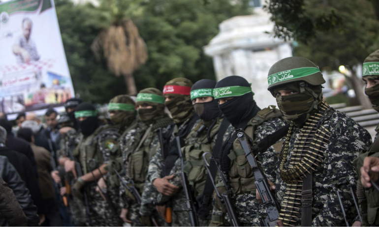 Hamas: 30 üst düzey İsrailli subay ve general elimizde

Yahya el-Sinvar geçtiğimiz günlerde direnişle işgalci ordu arasında çatışmanın olduğu bölgeleri denetledi ve bazı Hamas savaşçılarıyla tünellerde değil, sahada buluştu.

Hamas’ın üst düzey bir yetkilisi Yahya Sinvar’ın savaş