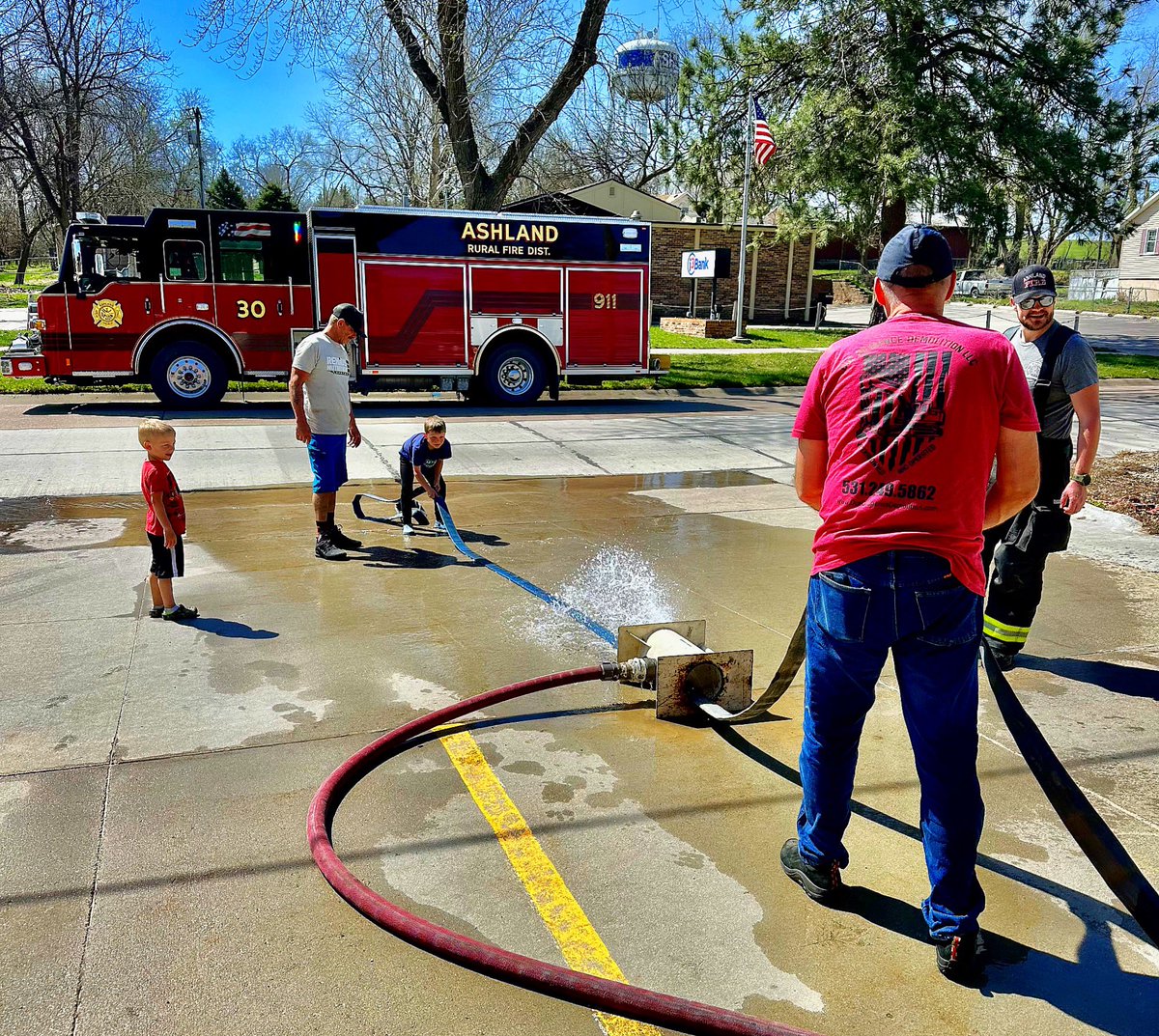 AshlandFireDept's tweet image. Cleaning up after a recent practice burn can be a family event!

#FutureFirefighter
#Firefighter #Training
#WhateverItTakes 
#AshlandNebraska
