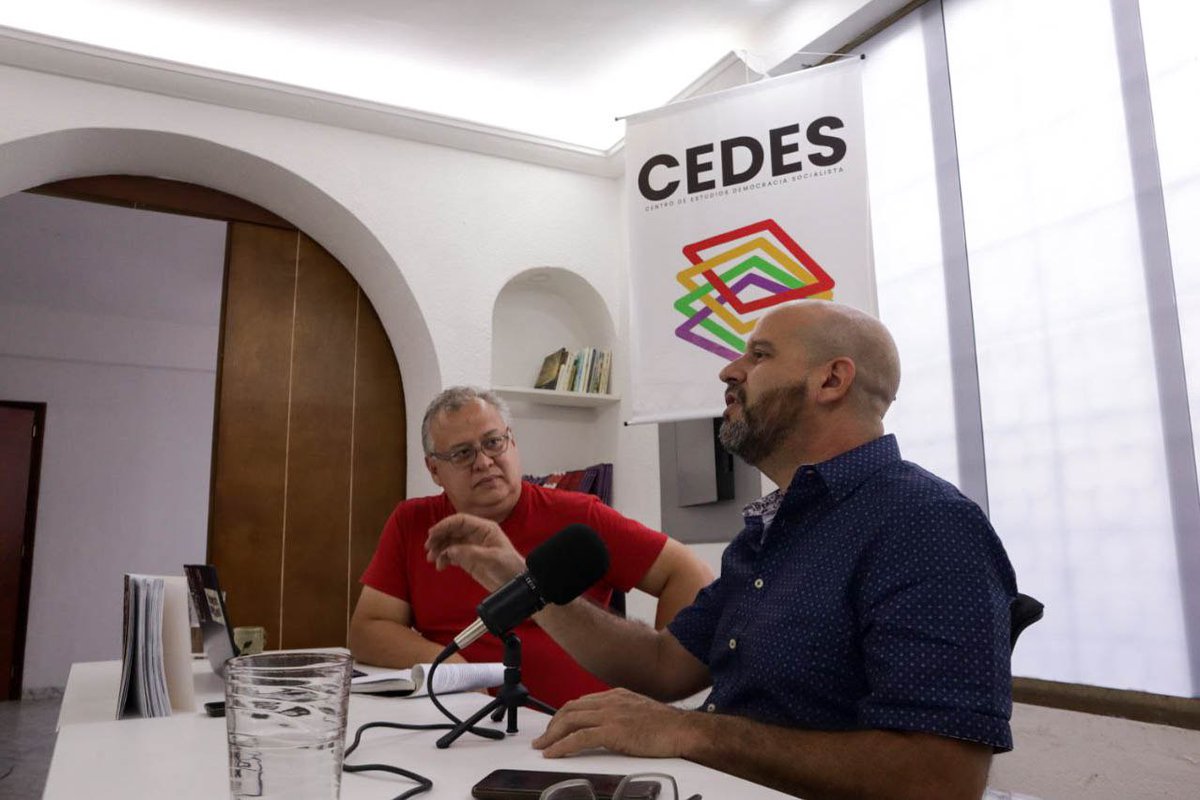 cedesve's tweet photo. Más imágenes de la presentación de #ElLibroDelMes de abril: "¡Dale más gasolina! Chavismo, sifrinismo y burocracia", de Ociel Alí Lopez (@ociellopez), este martes 23 de abril de 2024. 
Las fotos son de Sandra Iturriza
1/3 https://t.co/C3Q6G6R6Rh