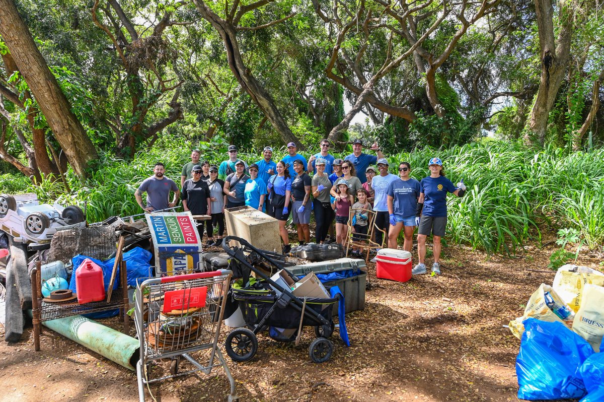 EARTH DAY: members of the military and community participated in a Pearl Harbor Historic/Bike Path cleanup. Now in its 17th year, the City and County of Honolulu sponsored cleanup draws hundreds of volunteers twice a year. Read the story: dvidshub.net/r/53ihkv @HonoluluGov