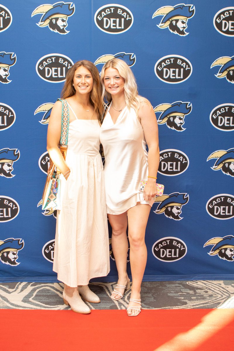 Fun Night at 𝙏𝙝𝙚 𝘽𝙪𝙘𝙠𝙮'𝙨!!

Congratulations to Blake Holtorf on winning the Chuck Welty "Captain's Resolve" Award for overcoming injury!!

#RaiseTheShip // #BucStrong