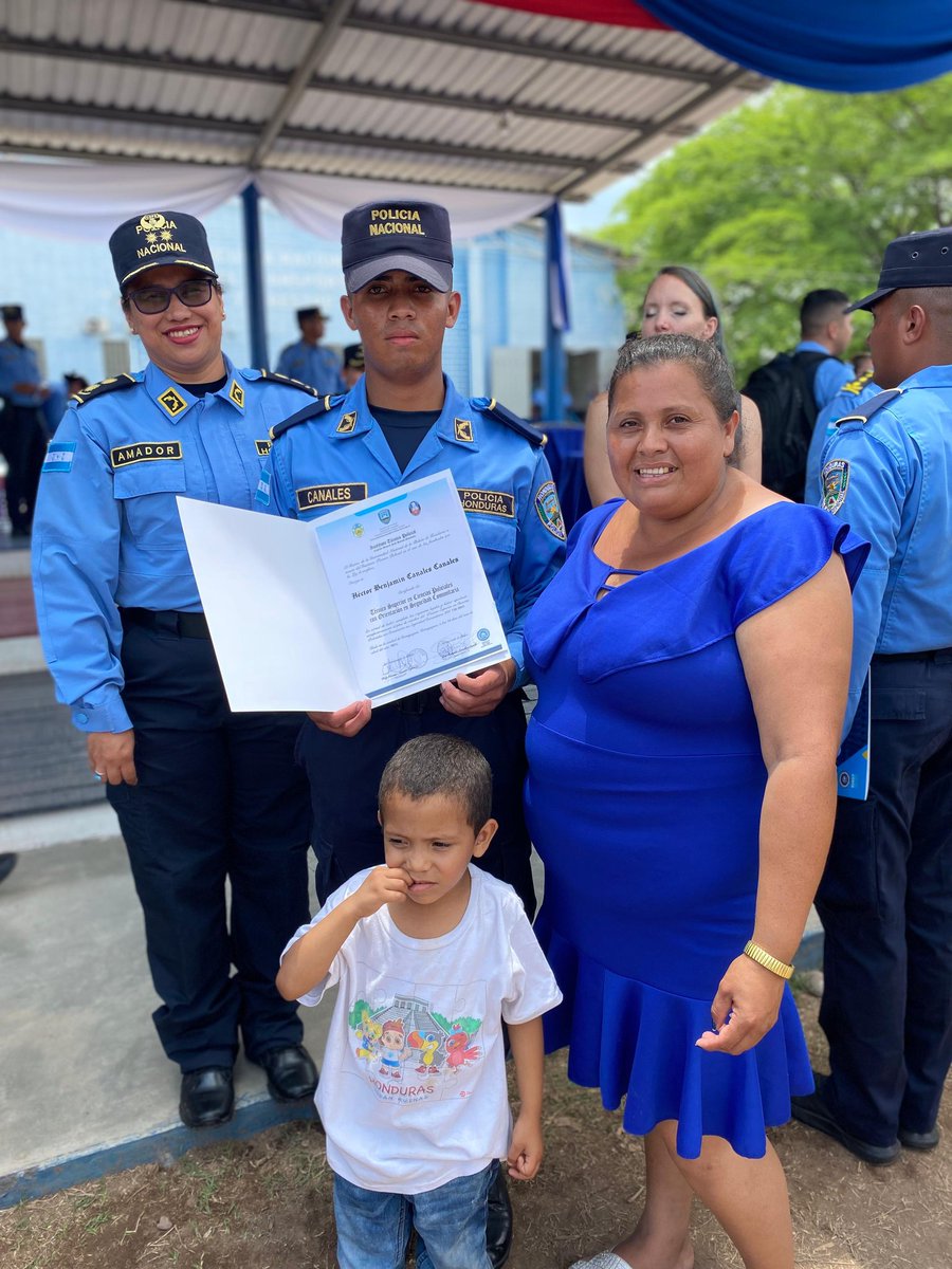 ITPRRPP2024's tweet photo. "¡Orgulloso de ser parte de una nueva generación de agentes comprometidos con servir y proteger a nuestra comunidad! Más de 255 agentes de policía culminan en las últimas horas su formación como agentes de policía en ITP 🎓✨ #InstitutoTécnicoPolicial # #PolicíaHonduras"@UNPH_EP https://t.co/VaEHgtWrgh