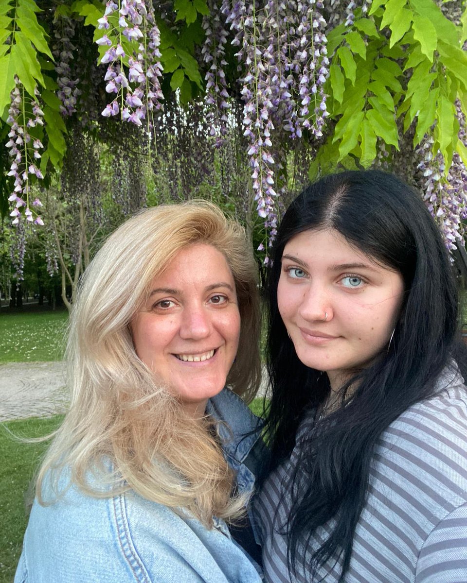 🌕Full Moon & Venus
👩‍👧Mother and Daughter 
📸Moment like this

✌️ VenusBeauty.ro ❤️♾️
#fullmoon #lunaplina #venusbeauty #beauty #motheranddaughter #april #romania