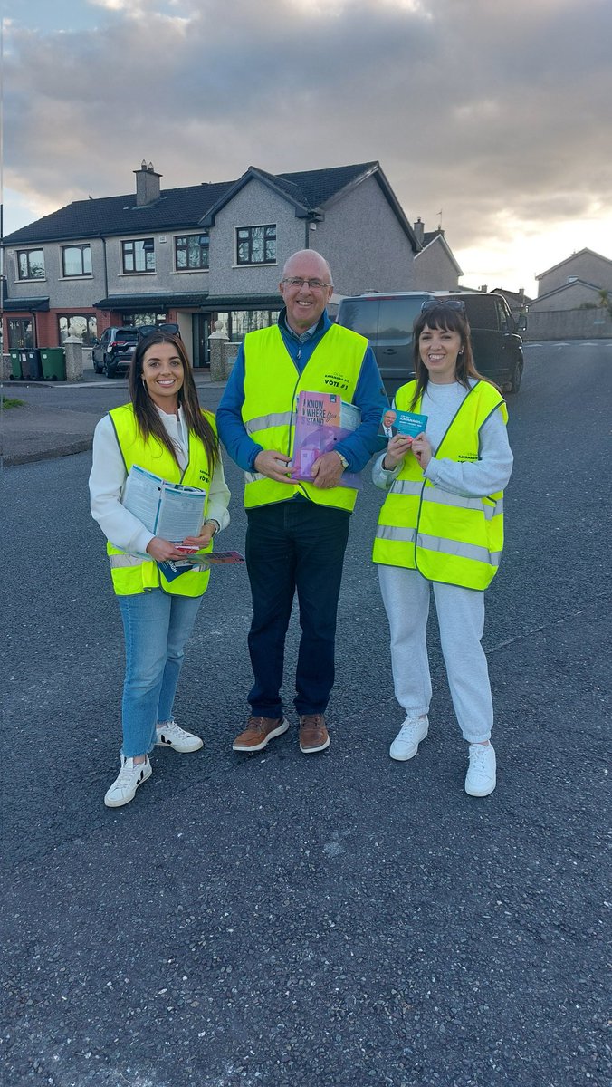 Joekavanaghcork's tweet image. Excellent Canvass with an excellent supportive Team. #le24 #localcommunity #keepingintouch