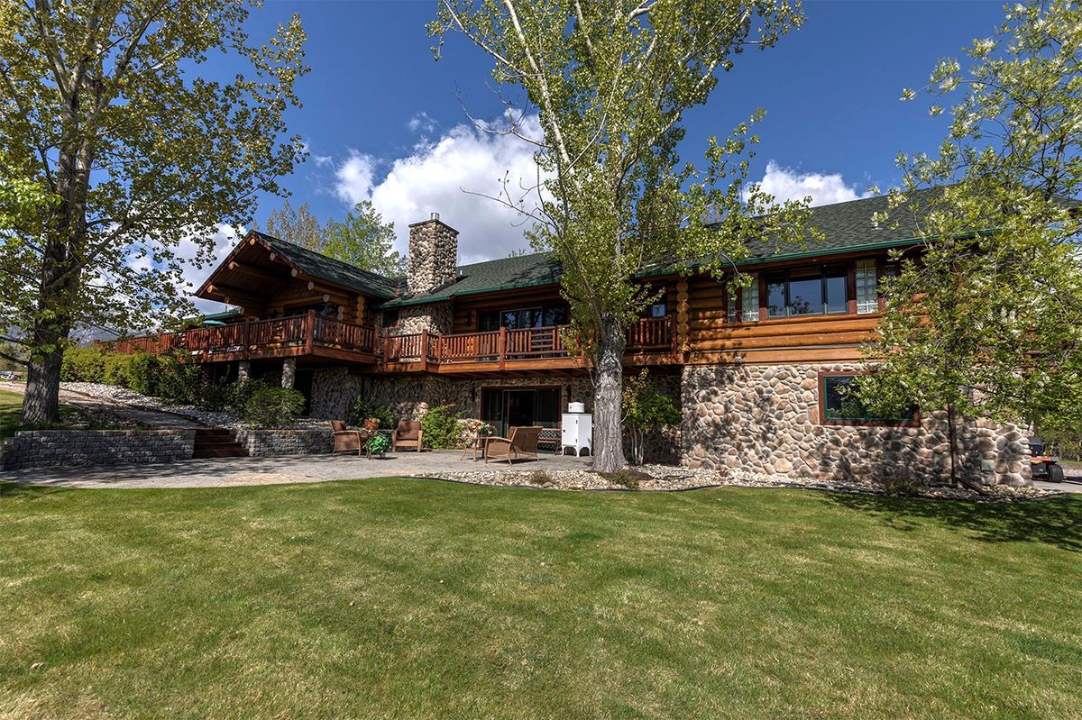 PureWestRE's tweet photo. Welcome to your #MontanaDreamHome in the stunning #BitterrootValley!
1145 Steller Way, #HamiltonMT
3 Beds / 4 Baths / 5,082 Sq Ft
MLS# 30022516 / $2,350,000
Contact Kerry Morris-Hanson - 406.240.4672
https://t.co/mnThIE1JSx https://t.co/nbkeNcwIpP